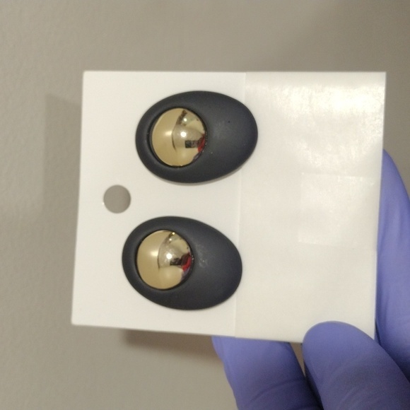 Women's Polished Silver tone Circle on Black Oval Shape Stud Earrings 1.25" x 1" - Picture 5 of 5